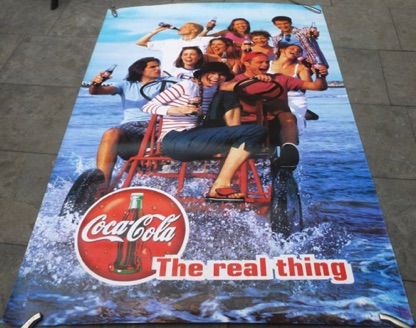 P9296- € 6,00 coca cola poster (papier) dubbelzijdig  175x116cm